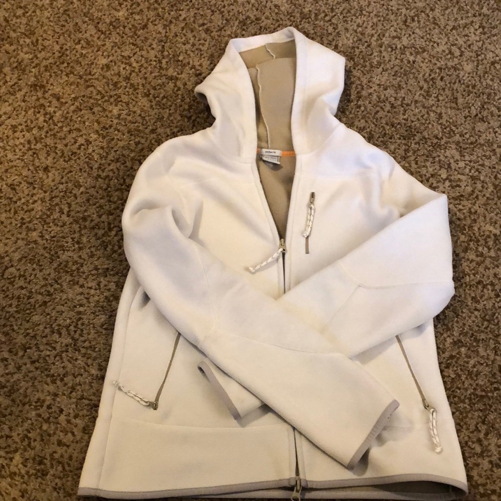 Old Navy Dynamic Fleece Full Zip Hoodie. Women’s size medium.Wish bone in color.